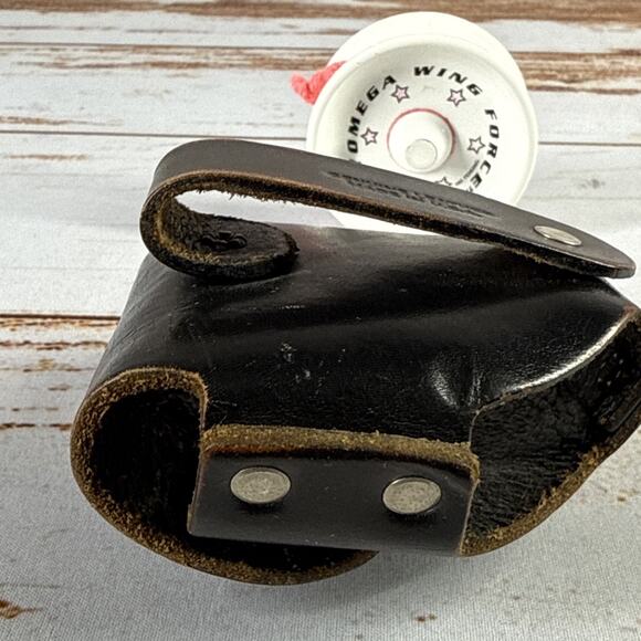 Yomega Wing Force Aluminum Yo-Yo & Leather Holder - Picture 4 of 7